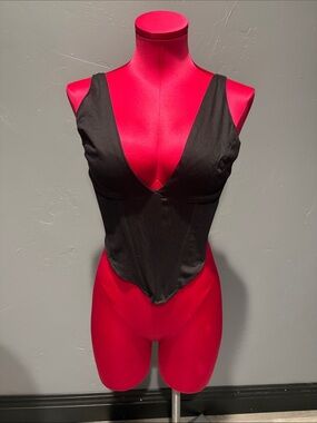 Princess Polly Black V-Neck Corset Top with “Corset Bone Waist”